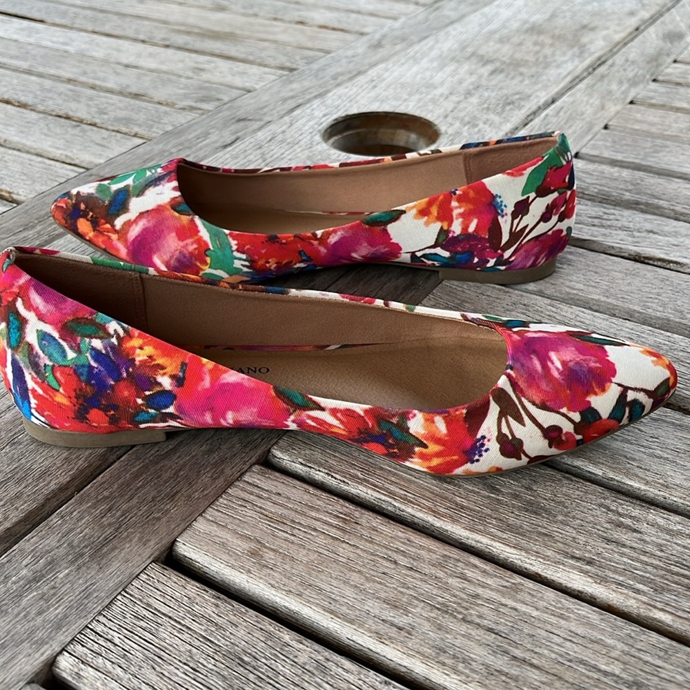 Christian Siriano Pink & Green Floral Pointed Flats - Picture 2 of 13